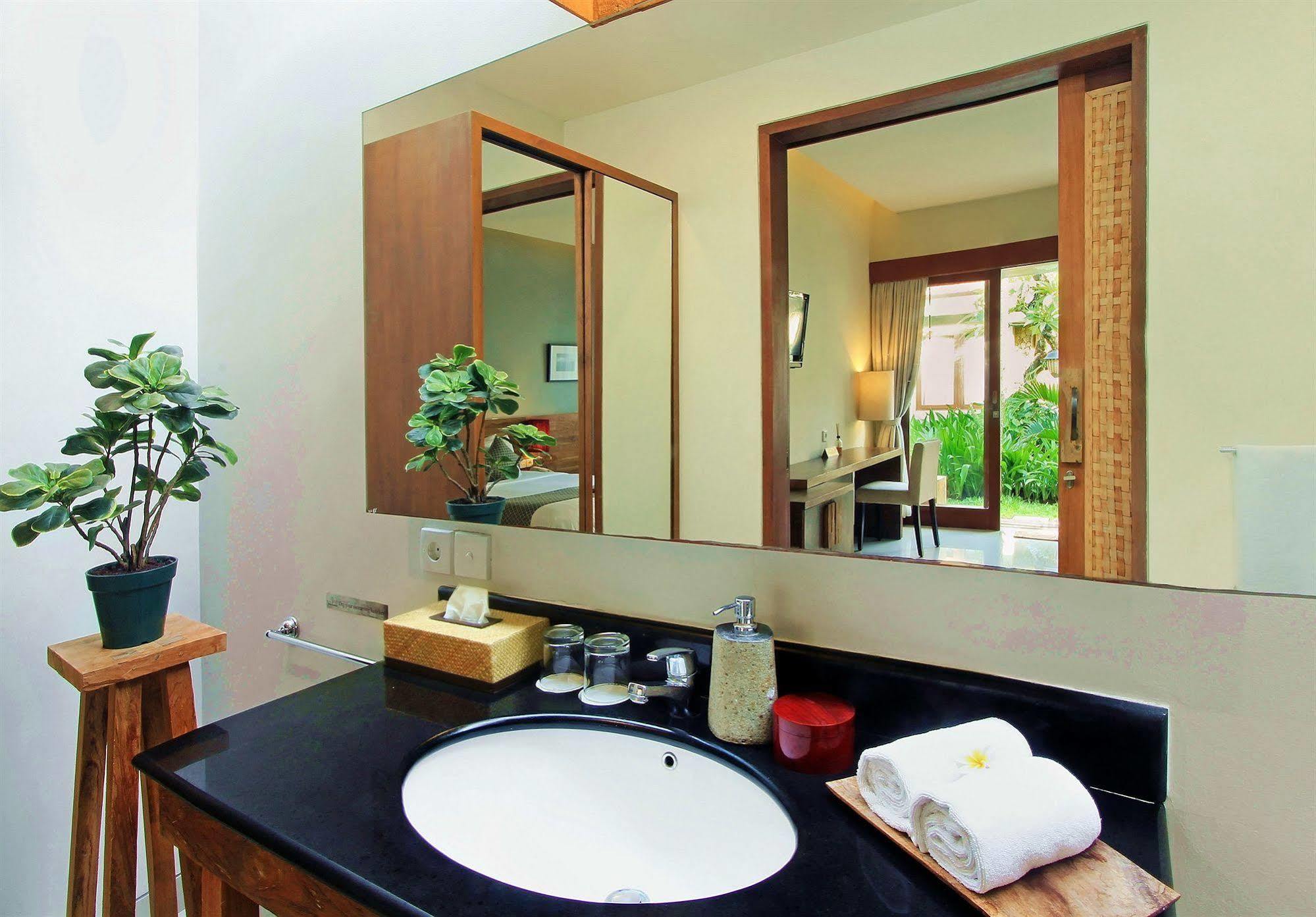 Uma Karan Hotel Kuta Lombok Buitenkant foto