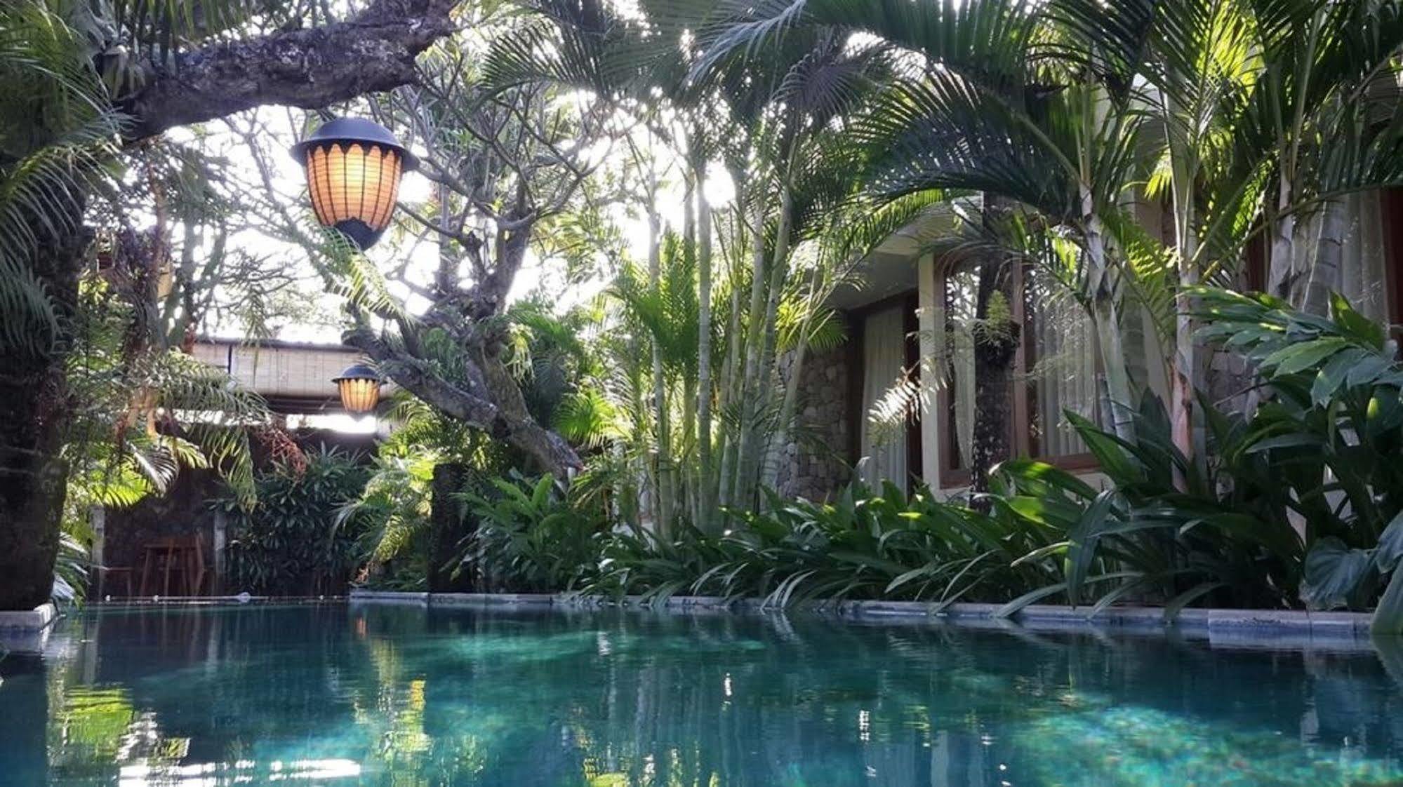 Uma Karan Hotel Kuta Lombok Buitenkant foto