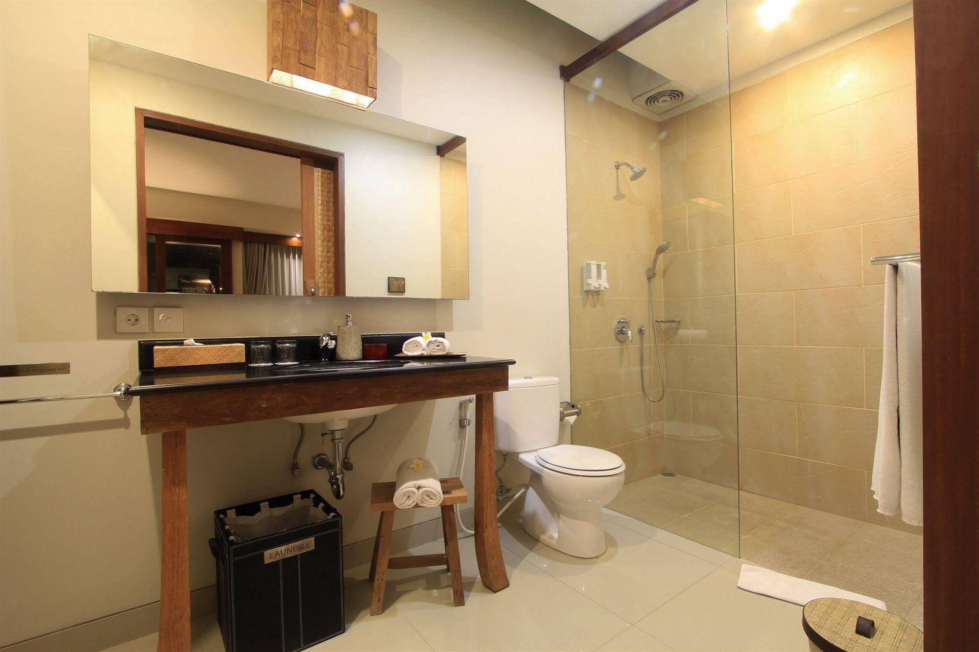 Uma Karan Hotel Kuta Lombok Buitenkant foto