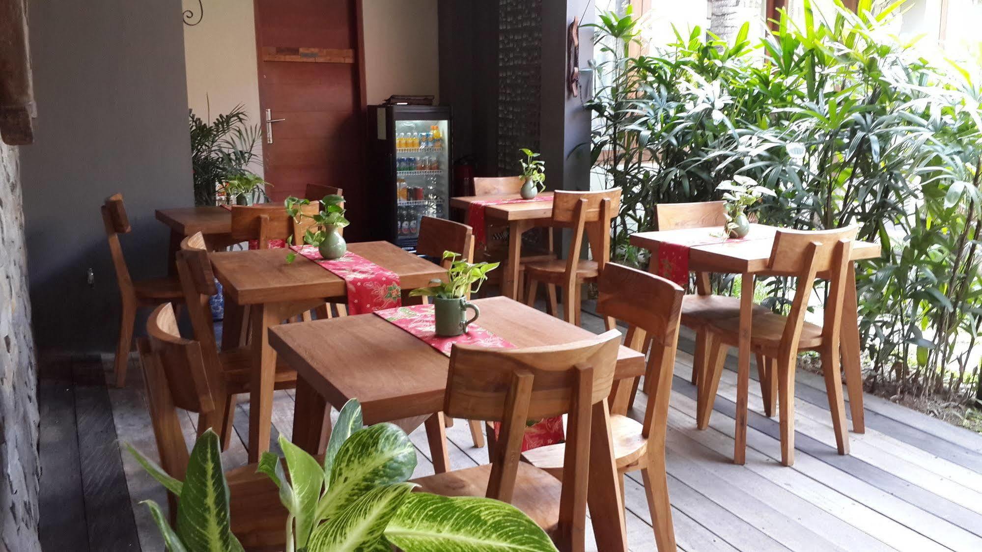 Uma Karan Hotel Kuta Lombok Buitenkant foto
