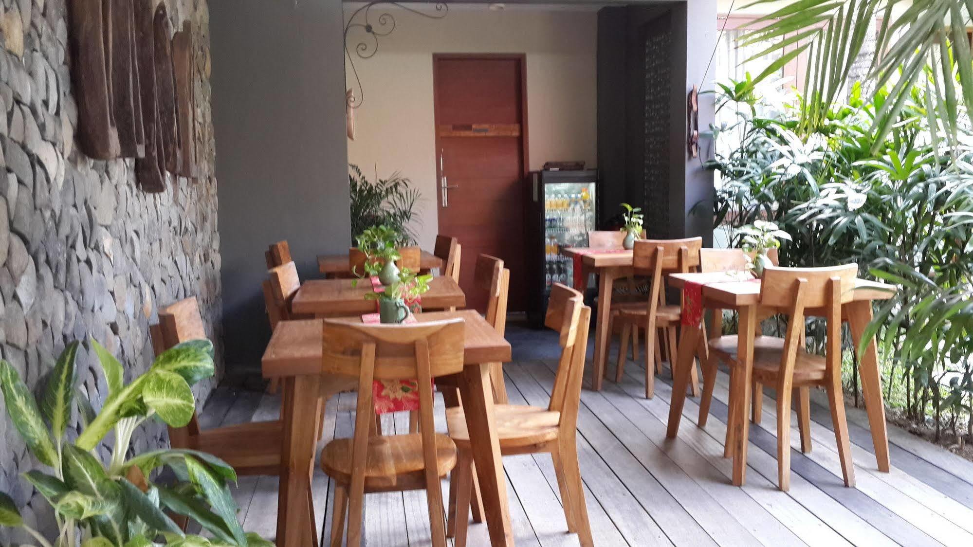 Uma Karan Hotel Kuta Lombok Buitenkant foto