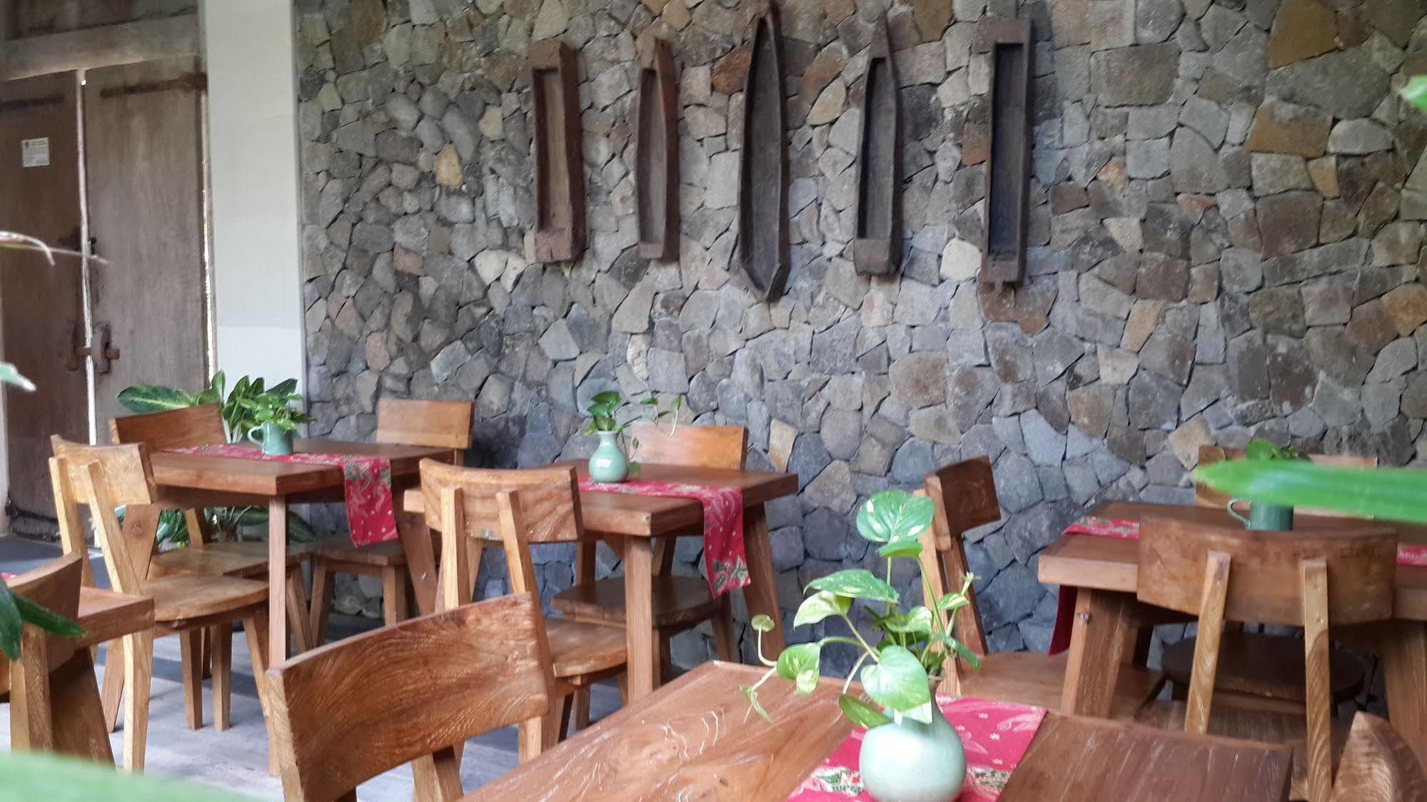 Uma Karan Hotel Kuta Lombok Buitenkant foto