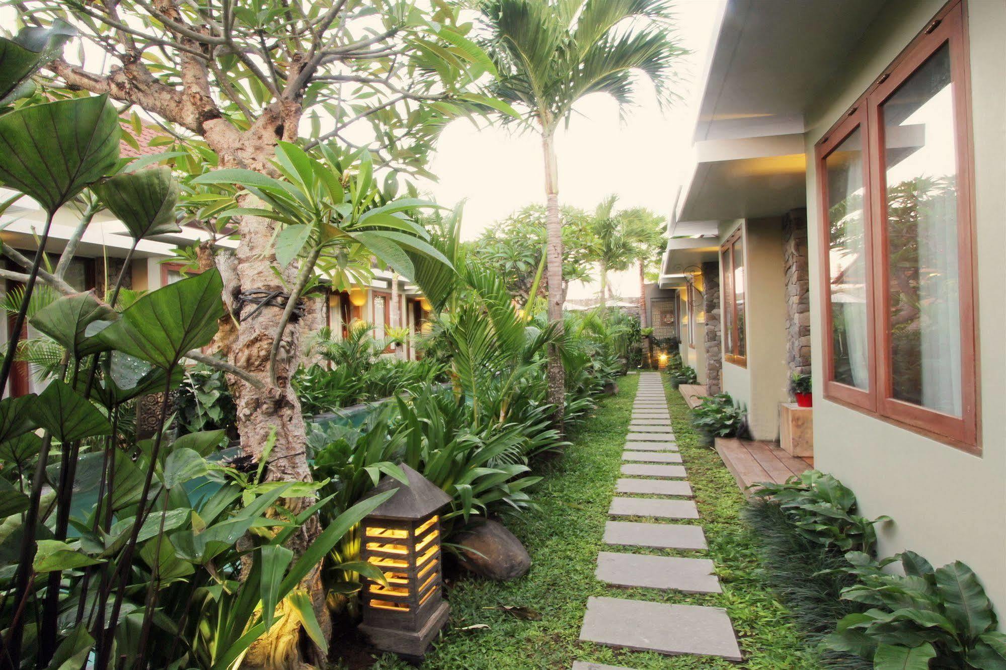 Uma Karan Hotel Kuta Lombok Buitenkant foto