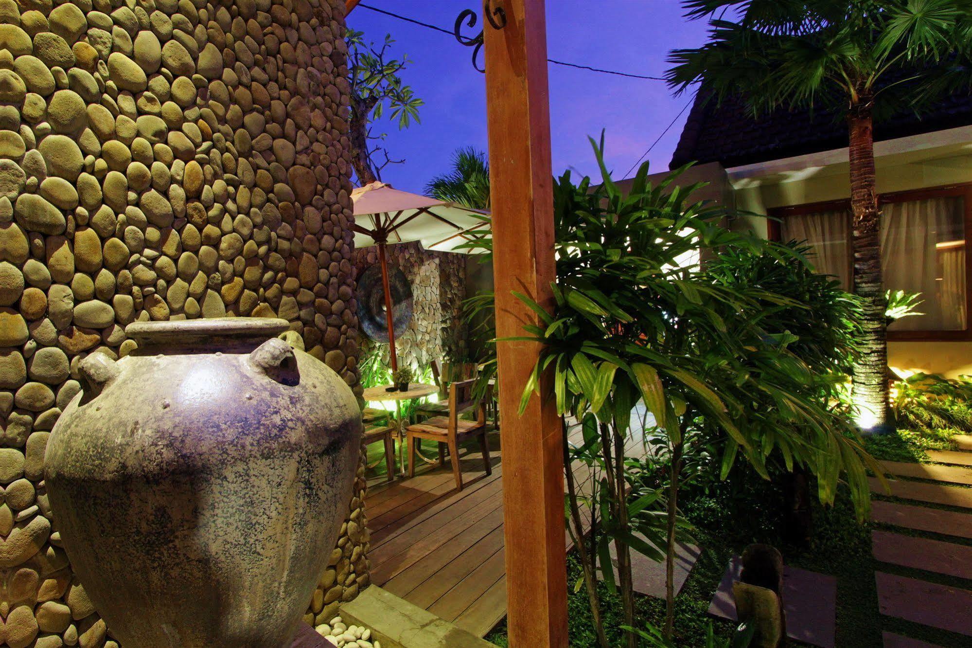 Uma Karan Hotel Kuta Lombok Buitenkant foto